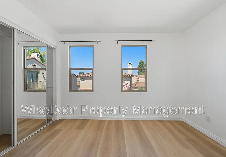 1087 Waterfall Way — Photo 30