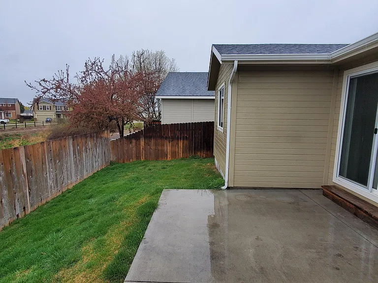 11415 Willamette Way — Photo 24
