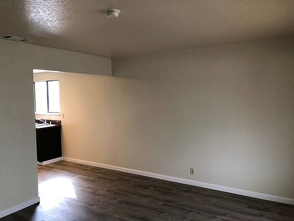 4th image of 260 Northwoods Ave
