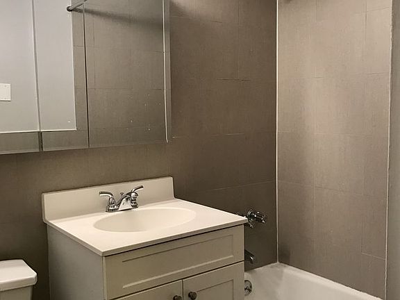 5th image of 114 E 40th St APT 8C