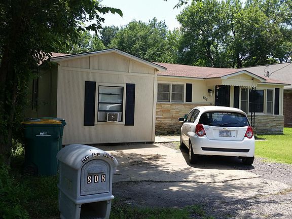 2nd image of 808 E 7th St