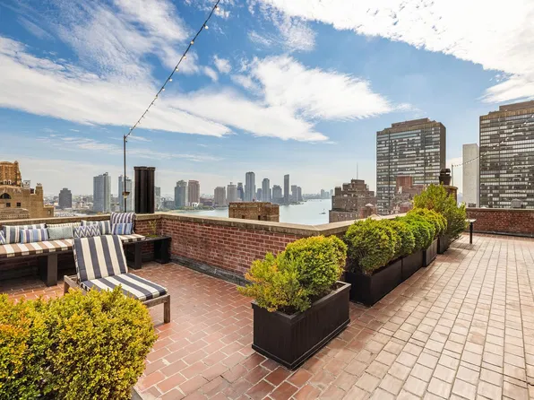 400 East 52nd Street image 1 of 25
