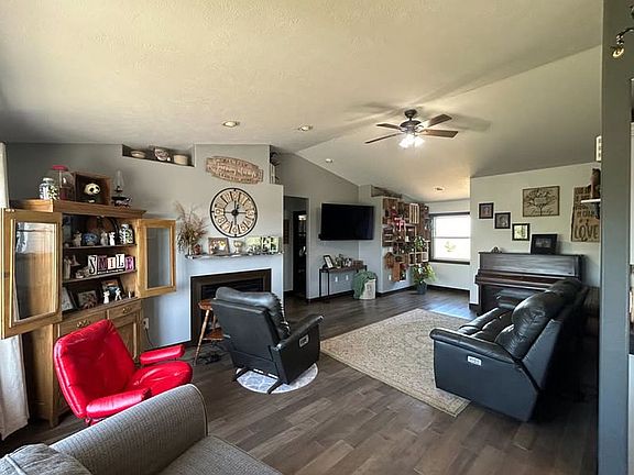 5th image of 290 Deerfield Dr