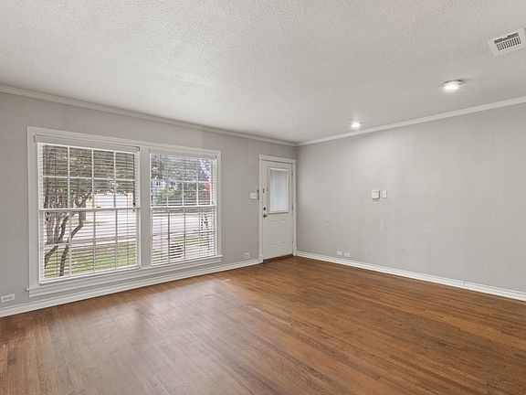 4th image of 302 S Bradley St