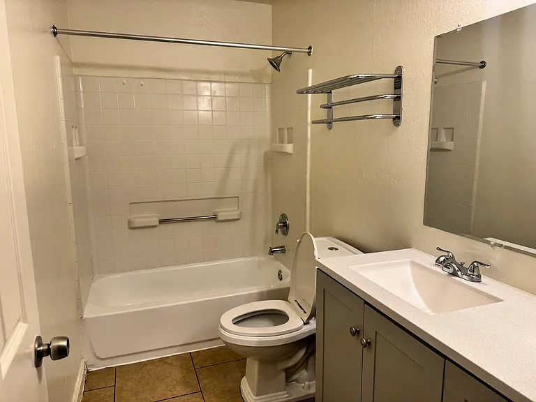 115 W Hill Dr #11 — Photo 9