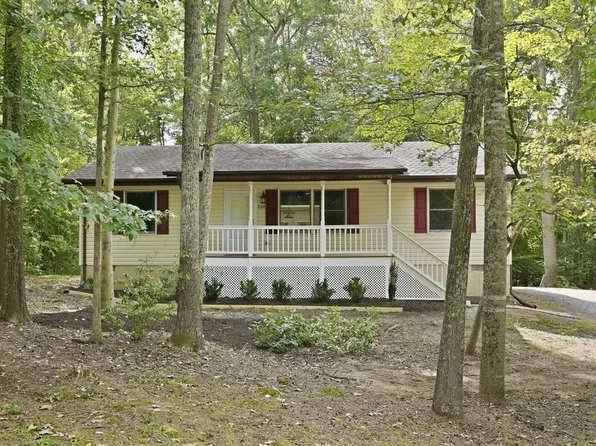 8314 Delegate Dr, King George, VA 22485