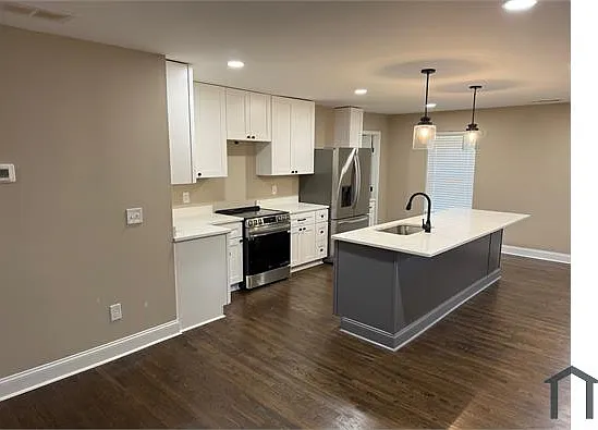 630 Custer Ave SE — Photo 2