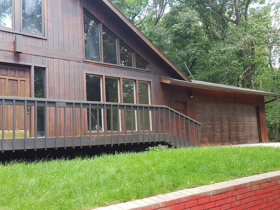 2317 Hawthorn Hill Rd. NE