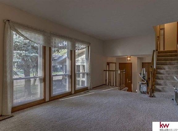 3rd image of 916 Claudine Ave