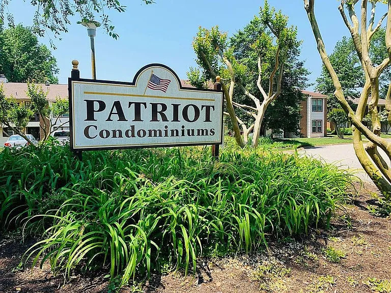 302 Patriot Ln #B — Photo 1