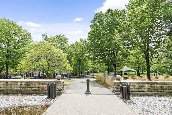 Sold by Avenue Sotheby's International Realty | media 21