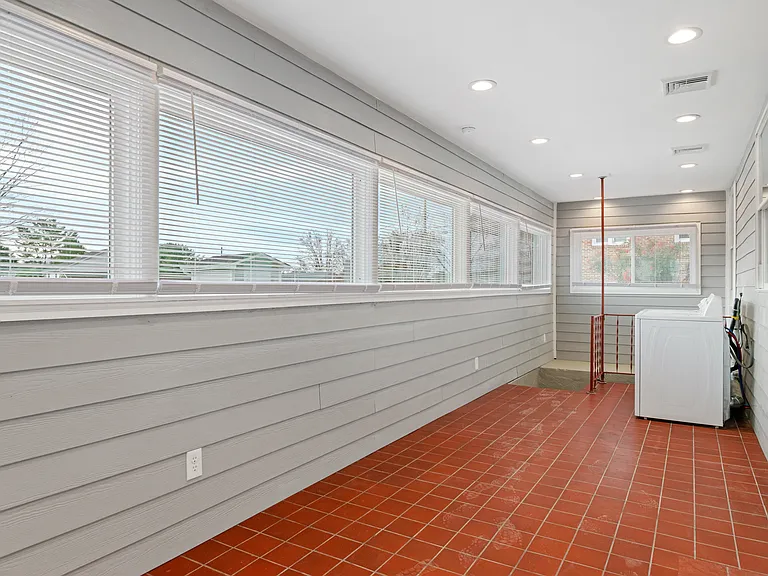 501 Park St — Photo 25
