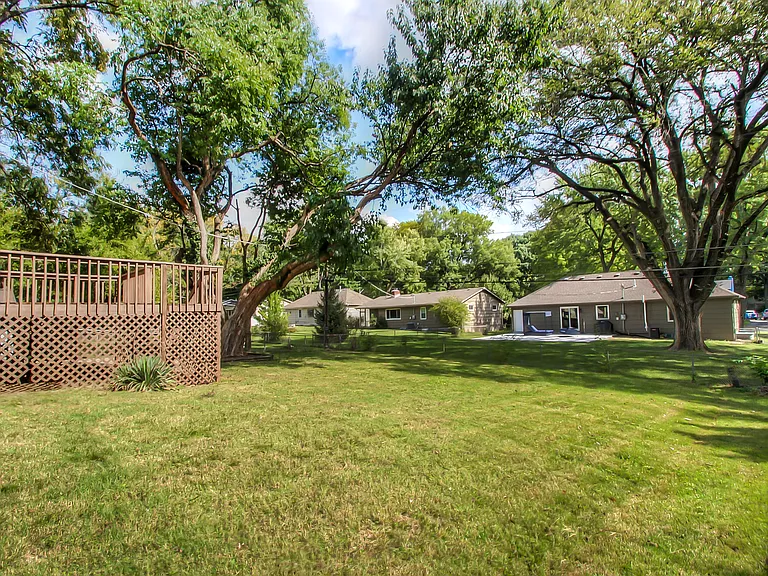 7747 Howe Dr — Photo 42