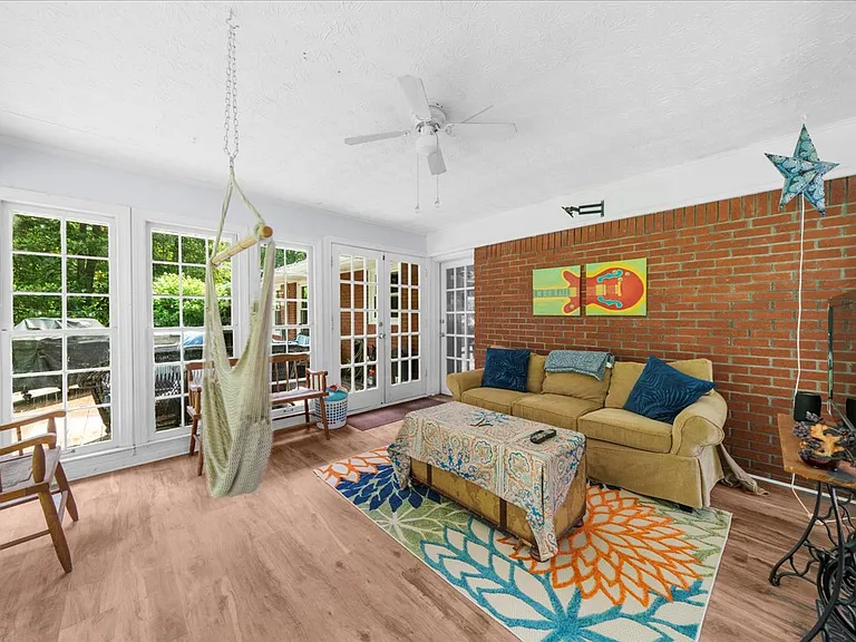 852 Benson Hurst Dr SW — Photo 31