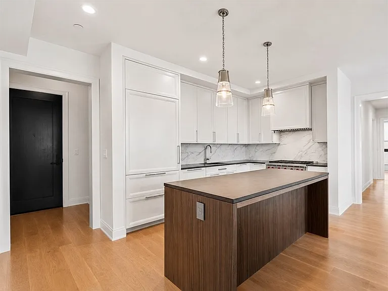 100 Linden St #203 — Photo 1