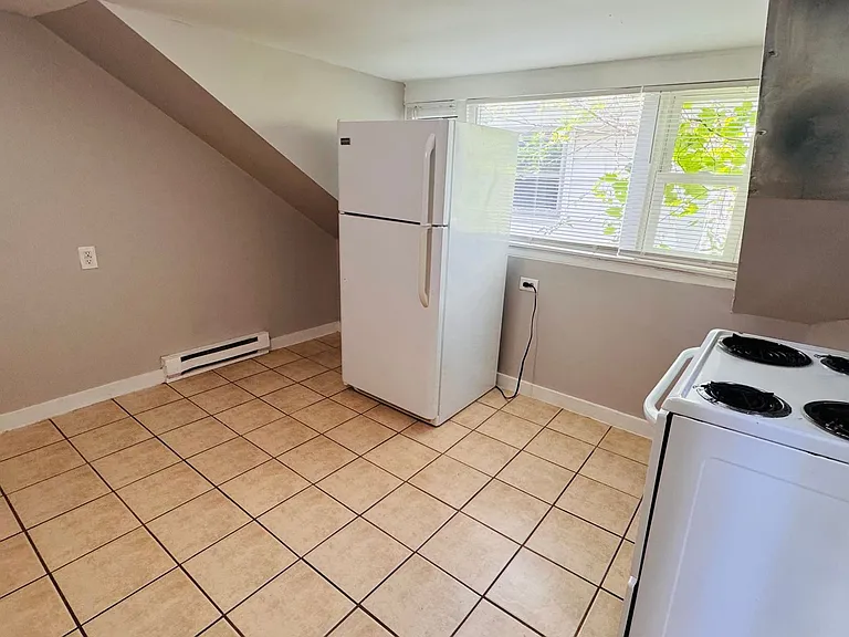 748 Chatham NW — Photo 7