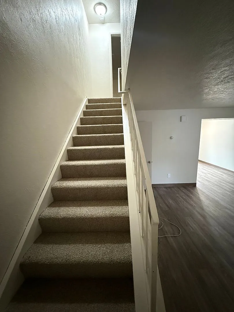 454-180 Stoneway Apartments — Photo 3