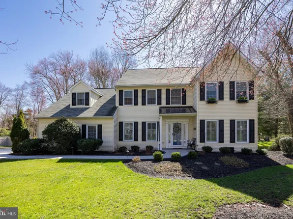 114 Oxford Ln, North Wales, PA 19454