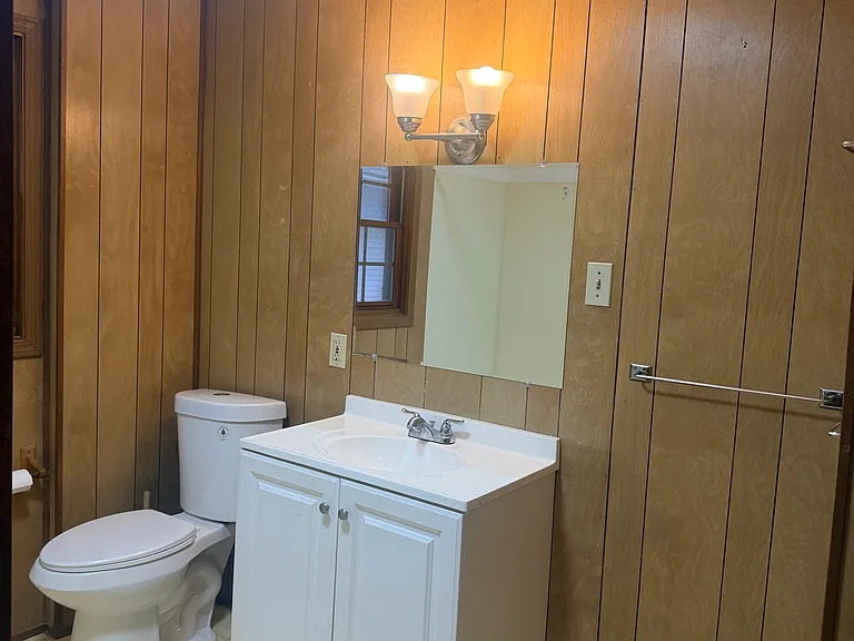 881 Chalker St — Photo 9