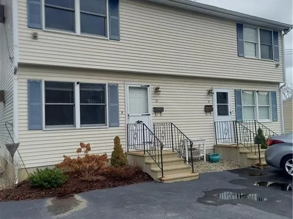 19 Berclay St, Johnston, RI 02919