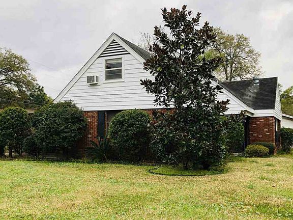 3rd image of 3860 Cecil Dr