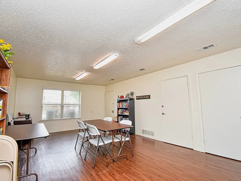 100 Sunset St — Photo 21