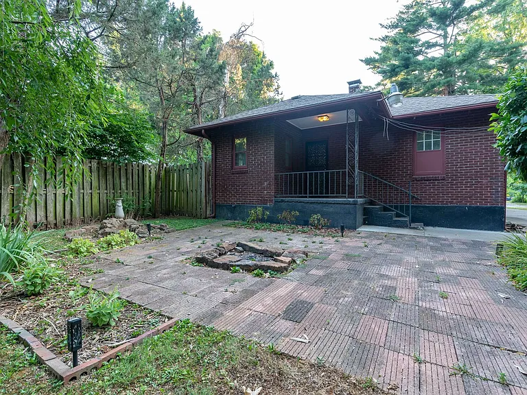 1554 S Campbell Ave — Photo 20