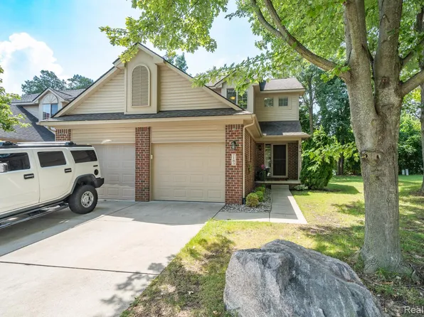 7183 Magnolia Ln, Waterford, MI 48327