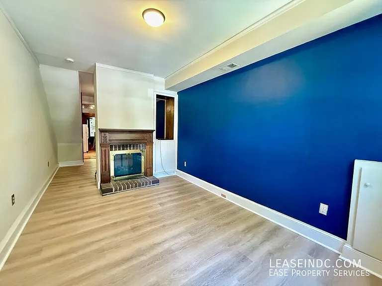 425 5th St SE — Photo 3
