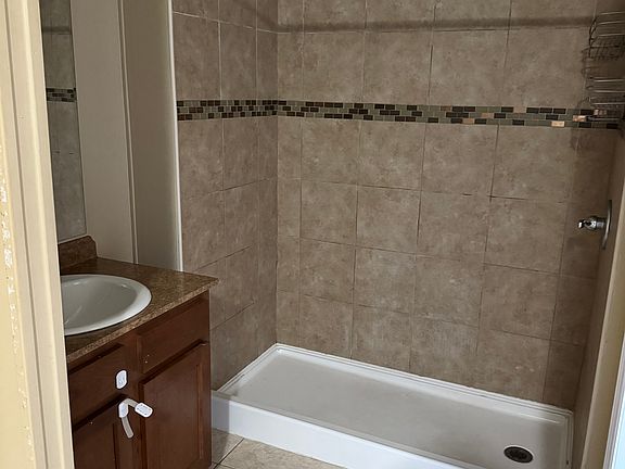 4th image of 2726 Cranmoor Dr