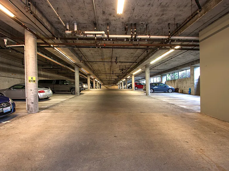 410 W Roy St — Photo 15