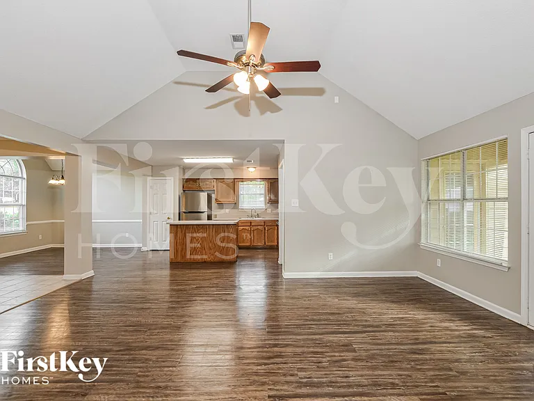 1523 Beringer Dr — Photo 3