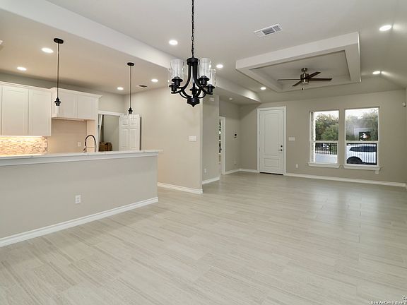 5th image of 8026 Airlift Ave.