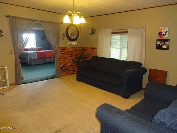 5th image of 7767 S Comstock Ave