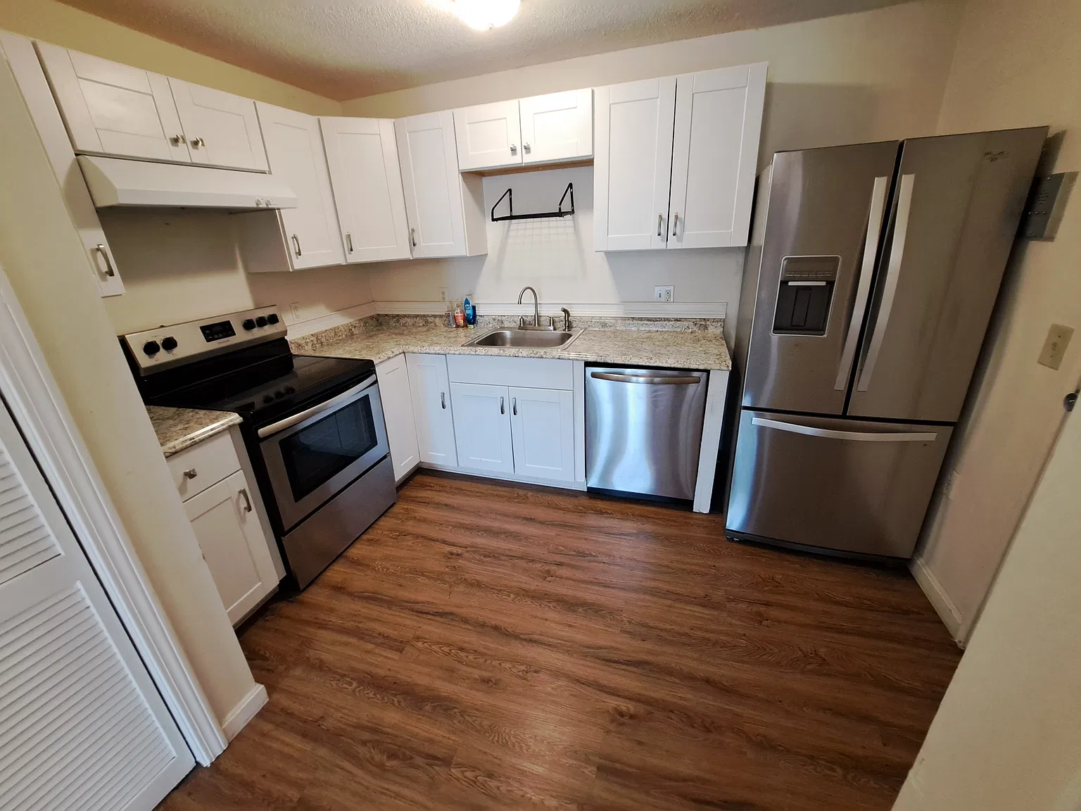 2 bed, 828 sqft, $2,200 — Photo 1