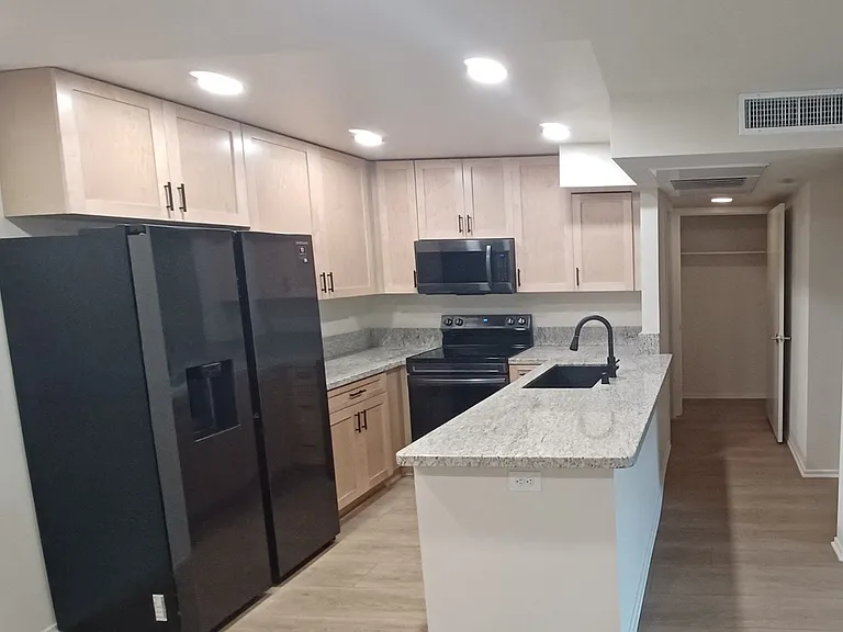 Windrose Place Pasadena — Photo 42