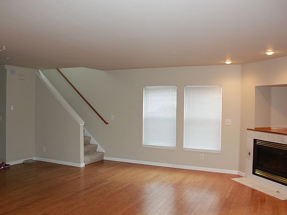 3rd image of 121 21st St SE APT E