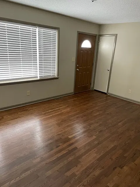 2 bed, 900 sqft, $1,600 — Photo 3