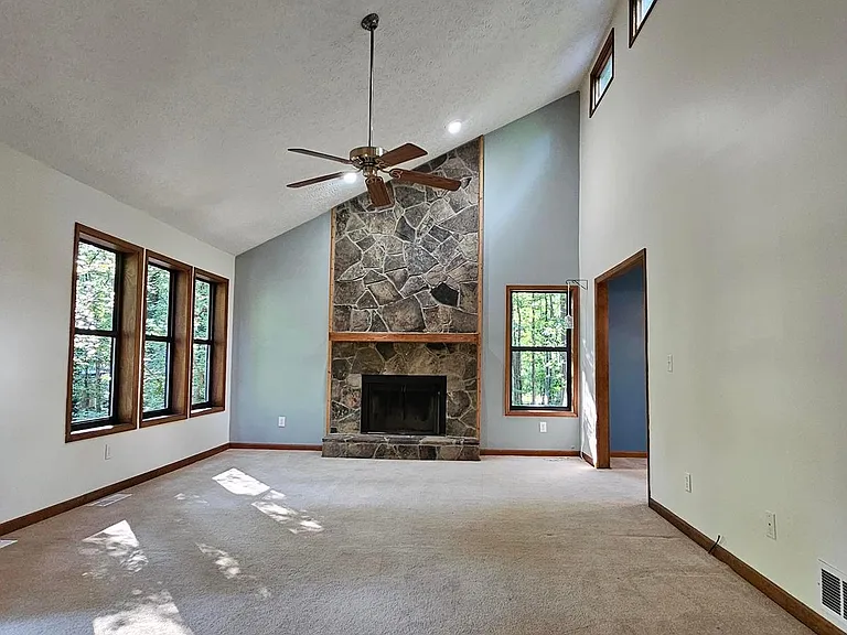 5053 Mackinac Dr — Photo 4