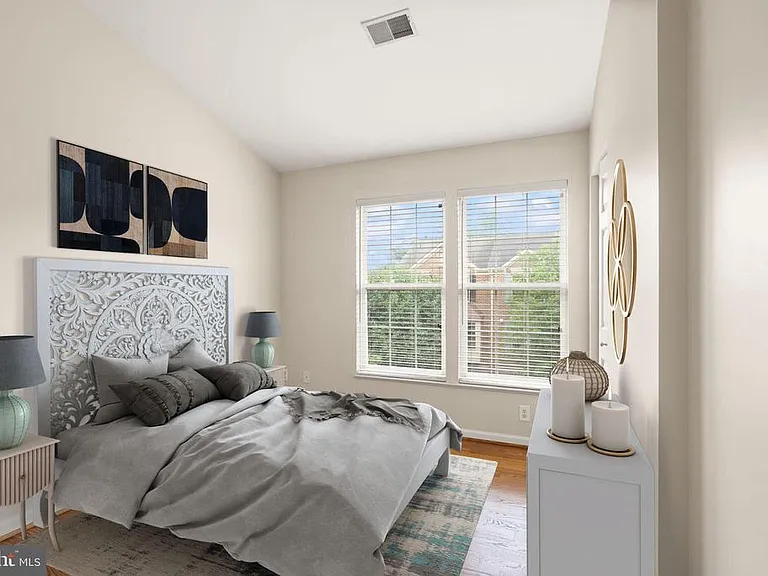 917 Rolfe Pl — Photo 8