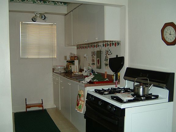 5th image of 137 E Main St SE