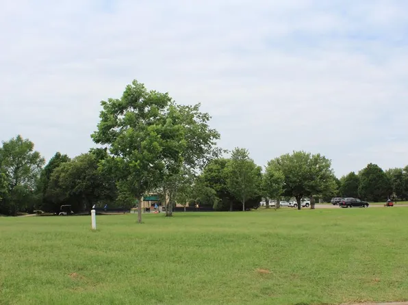 215 Wentworth Ln, Albany, GA 31721