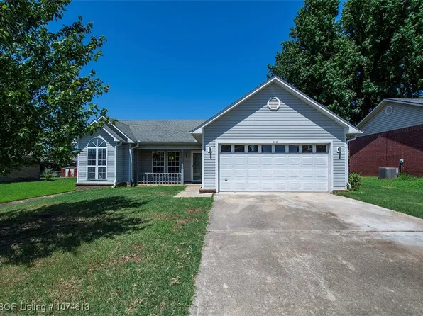 504 Sandstone Dr, Van Buren, AR 72956