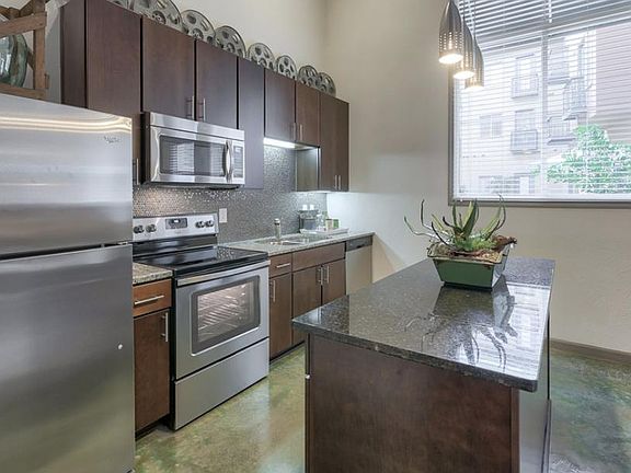 3rd image of 710 W Cesar Chavez St #1117