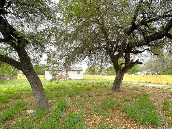 109 N 1ST ST, Somerset, TX 78069