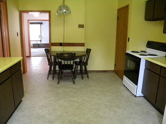 4th image of 1610 Superior St