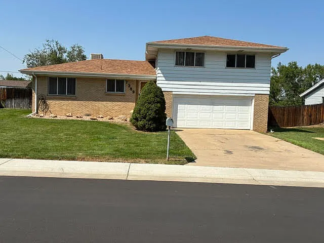 3 bed, 1.5 bath, 1370 sqft, $3,000 — Photo 1