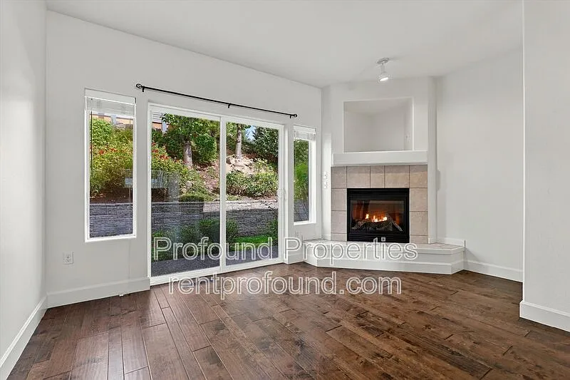 2 bed, 1.0 bath, 1058 sqft, $2,095 — Photo 4