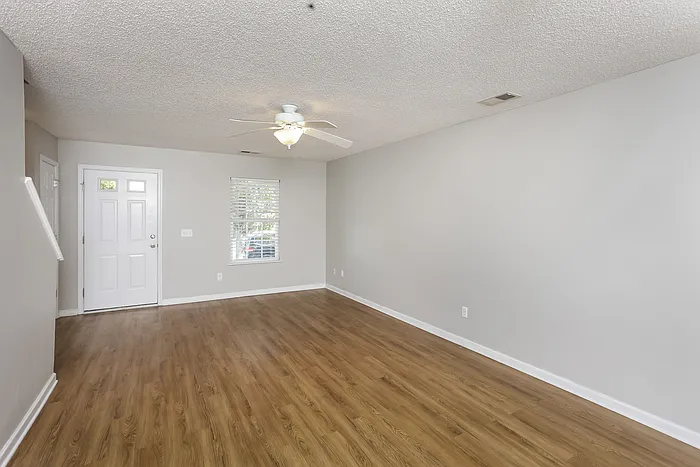 313 Denman Loop — Photo 3