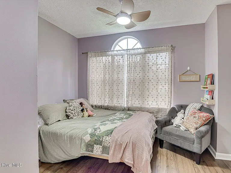 1084 Severn Dr — Photo 24